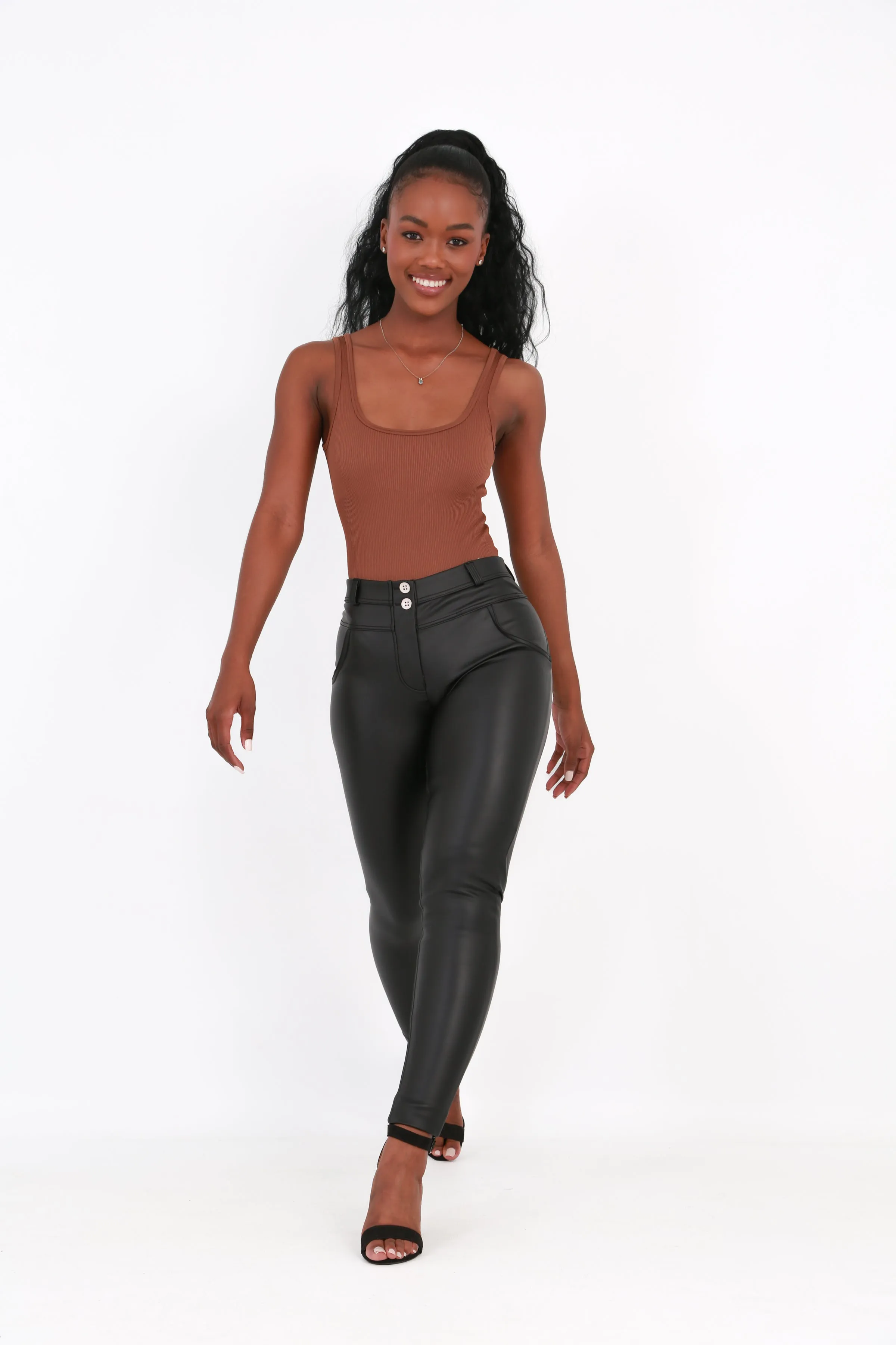 Mid waist faux leather pants Butt lifting- matt black