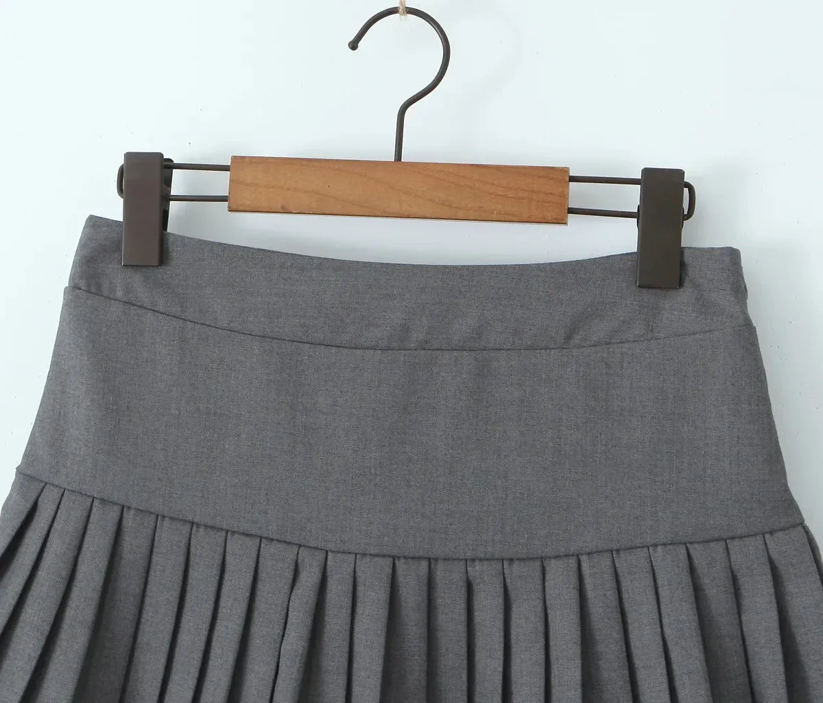 Solid Pleated Low Charming Waist Short Skirt