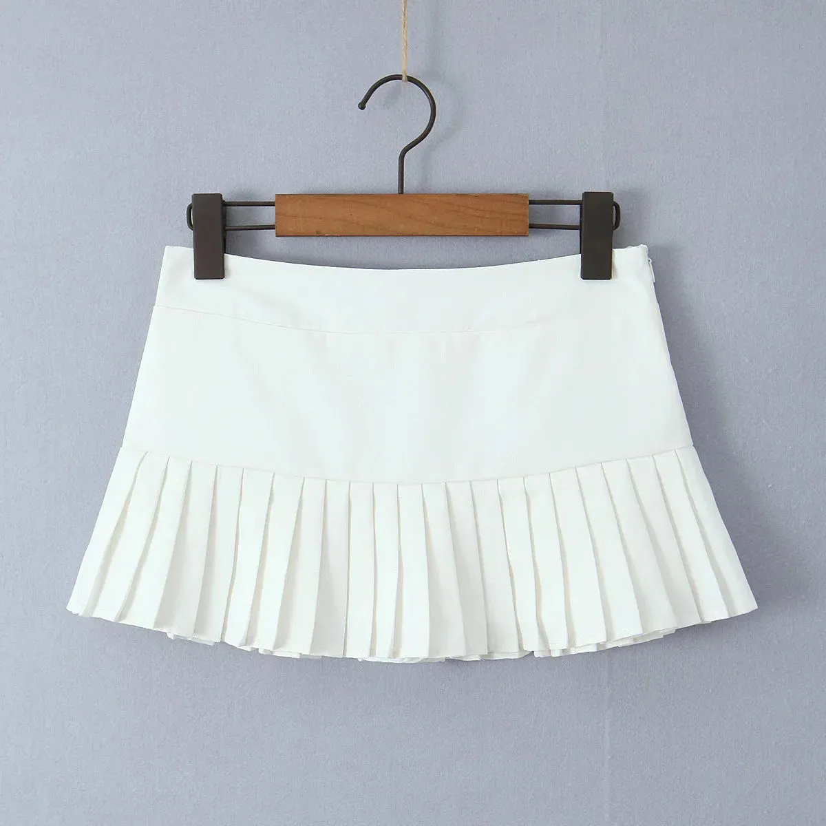 Solid Pleated Low Charming Waist Short Skirt